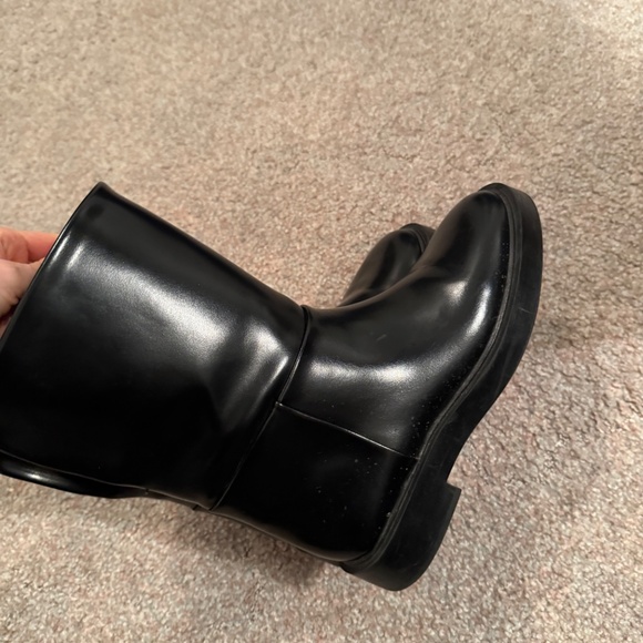 Boots - Picture 4 of 6